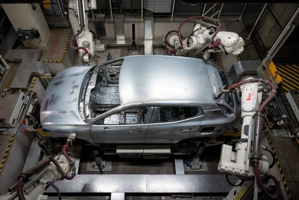 Volvo EX30 тепер європейський: старт виробництва у Бельгії вирішує тарифні проблеми електрохіта — photo 2