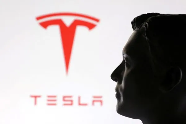 Інвестори Tesla вимагають від Ілона Маска працювати повний робочий тиждень — photo 42773
