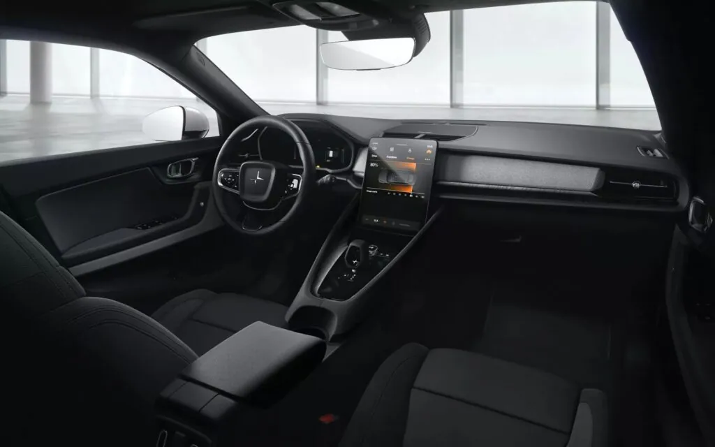 Polestar відкликає свої електромобілі через проблеми з камерами заднього огляду — photo 3