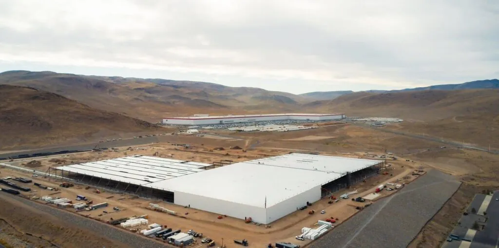 Завод Tesla для виробництва електричних вантажівок Semi вже збудовано у Неваді! — photo 2