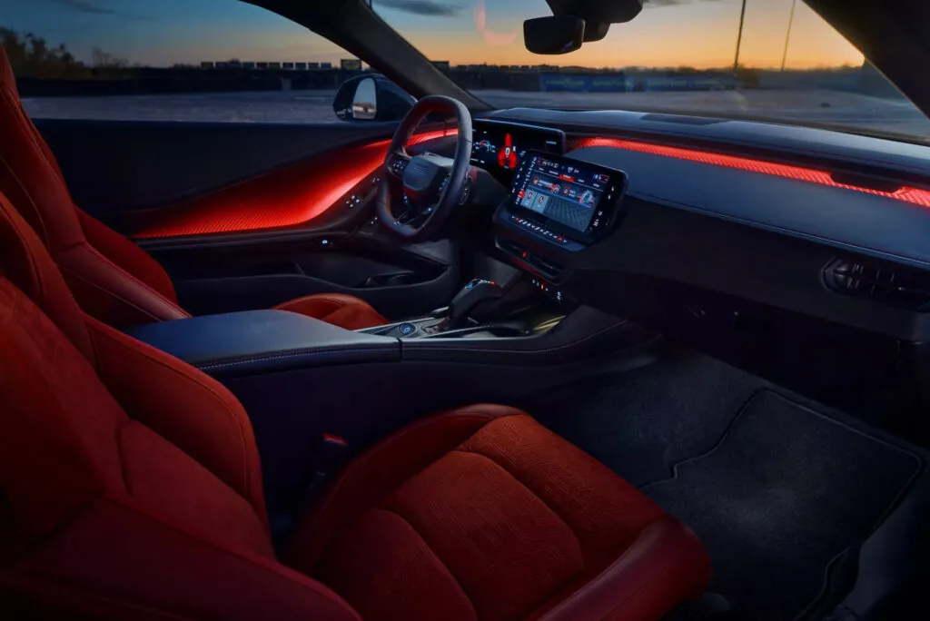 Електричний Dodge Charger Daytona тепер доступний у кузові ліфтбек — photo 3