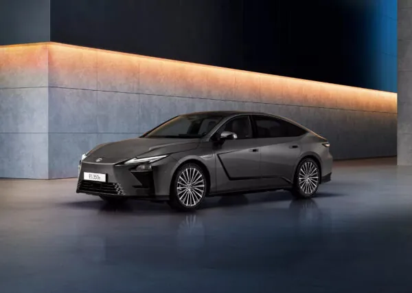 Lexus офіційно представив європейську версію нового Lexus ES — photo 42086