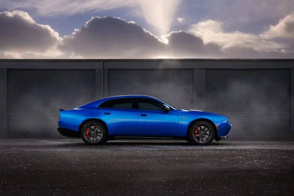 Електричний Dodge Charger Daytona тепер доступний у кузові ліфтбек — photo 4