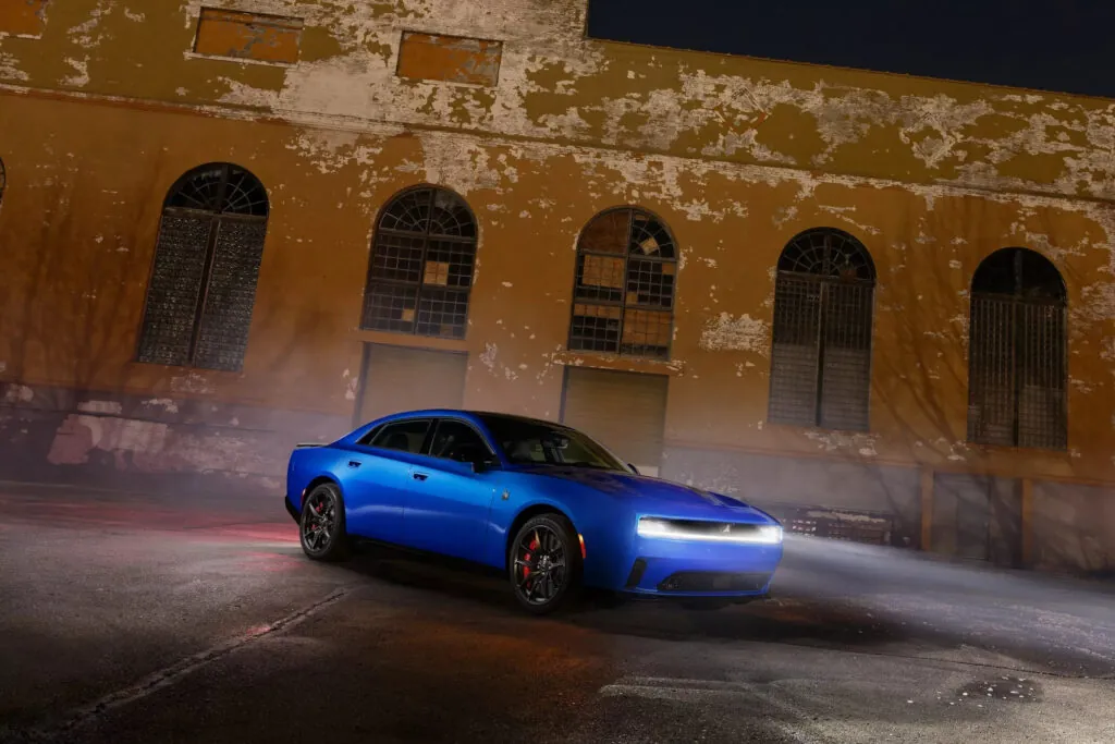 Електричний Dodge Charger Daytona тепер доступний у кузові ліфтбек — photo 5