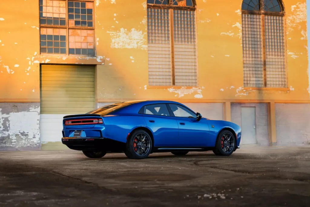 Електричний Dodge Charger Daytona тепер доступний у кузові ліфтбек — photo 6