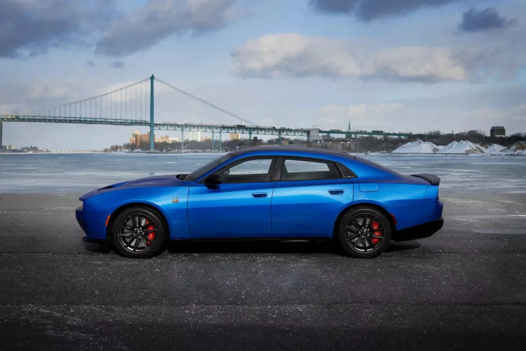 Електричний Dodge Charger Daytona тепер доступний у кузові ліфтбек — photo 2