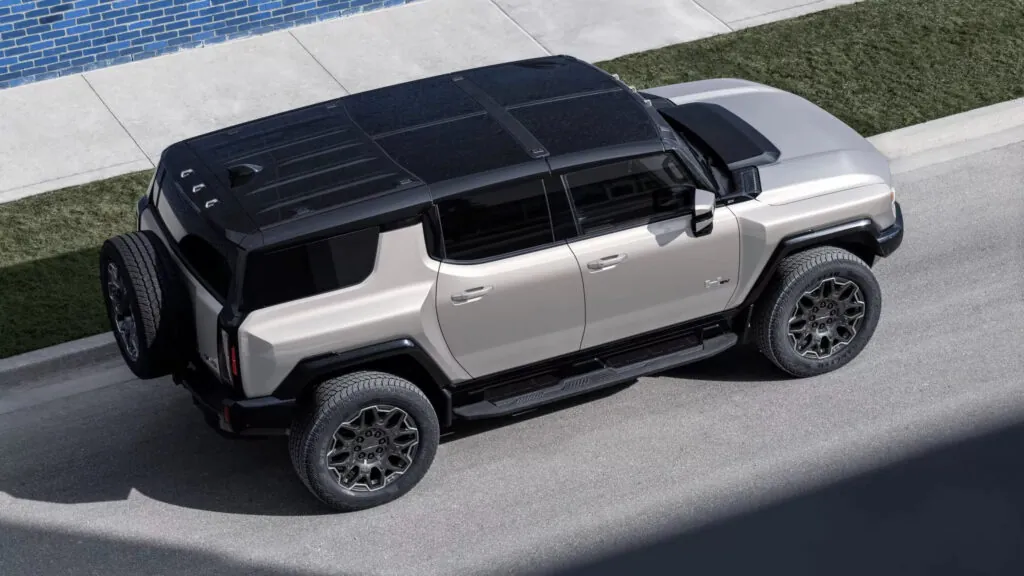 Обновленный GMC Hummer EV стал быстрее, проходимее и технологичнее — photo 5