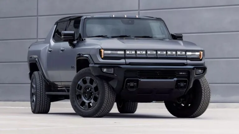 Обновленный GMC Hummer EV стал быстрее, проходимее и технологичнее — photo 41430