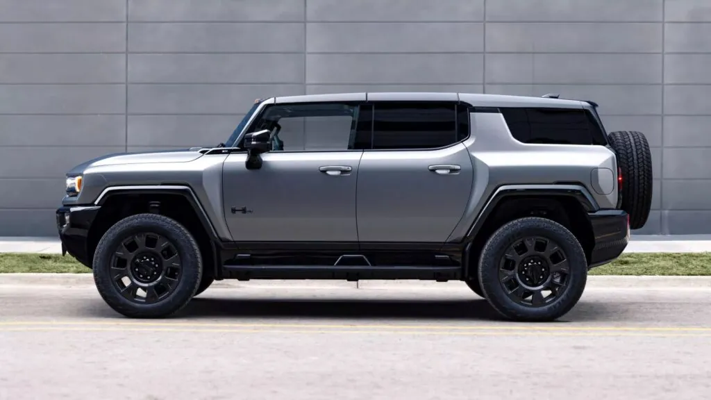 Обновленный GMC Hummer EV стал быстрее, проходимее и технологичнее — photo 2