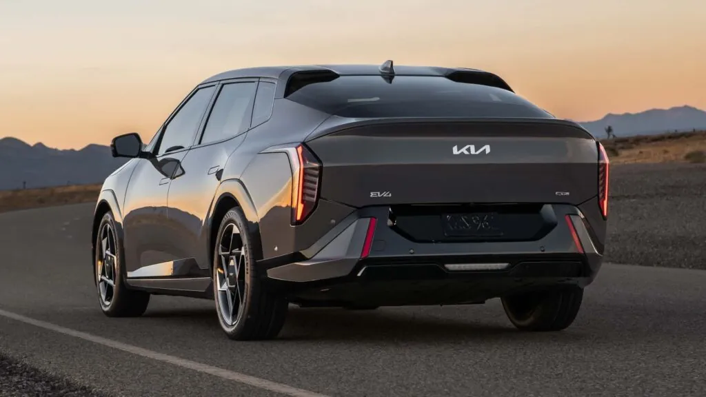 Kia офіційно підтвердила: електроседан EV4 отримає потужну версію GT з повним приводом — photo 3