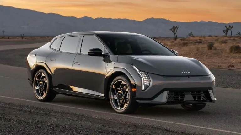Kia офіційно підтвердила: електроседан EV4 отримає потужну версію GT з повним приводом — photo 42867