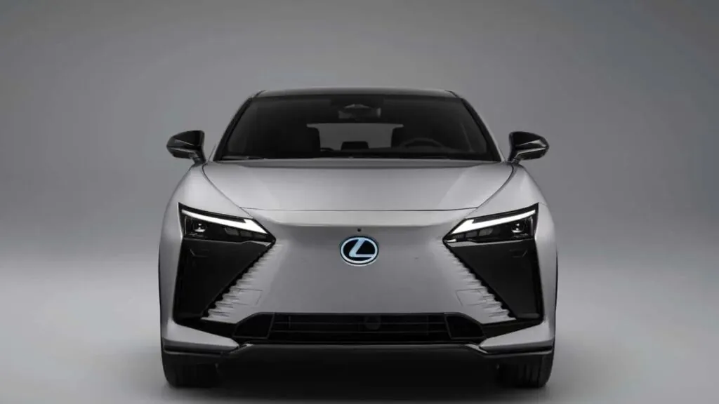 Оновлений Lexus RZ тепер зможе подолати 480 км на одному заряді! — photo 4