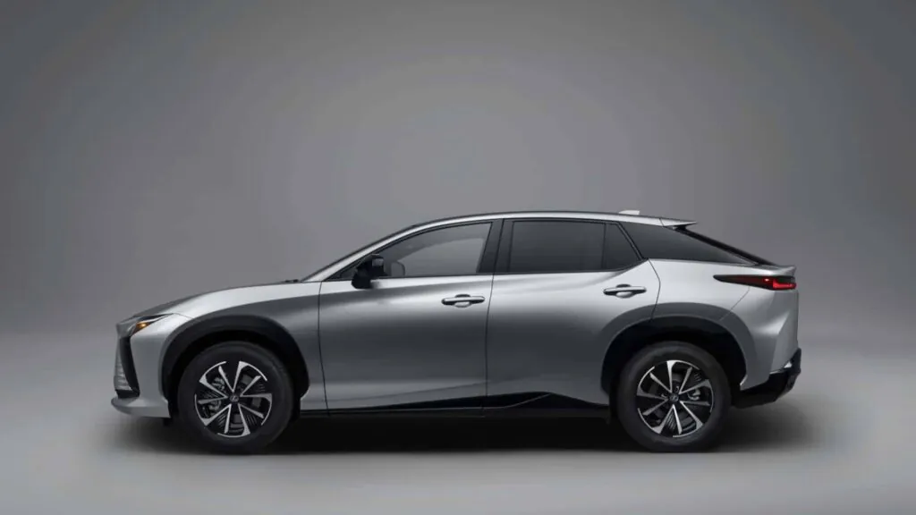 Оновлений Lexus RZ тепер зможе подолати 480 км на одному заряді! — photo 2