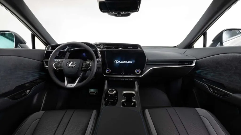 Оновлений Lexus RZ тепер зможе подолати 480 км на одному заряді! — photo 3