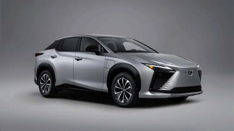 Оновлений Lexus RZ тепер зможе подолати 480 км на одному заряді! — photo 41794