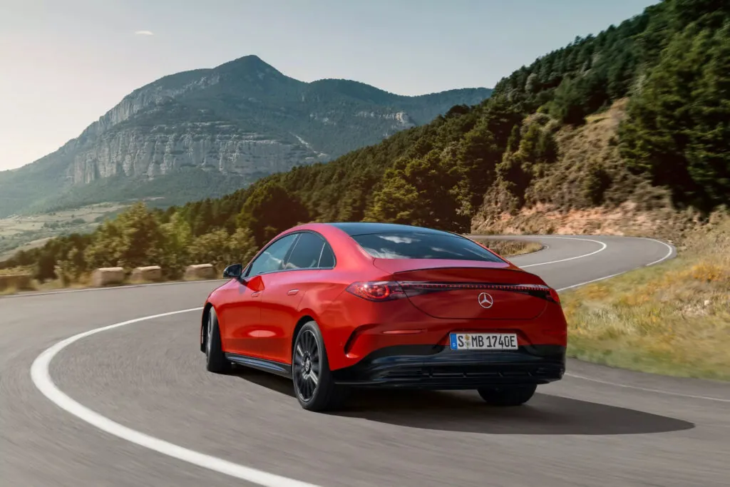 Баг чи фіча? Електромобіль Mercedes CLA заряджається ЛИШЕ від 800-вольтових станцій! — photo 4