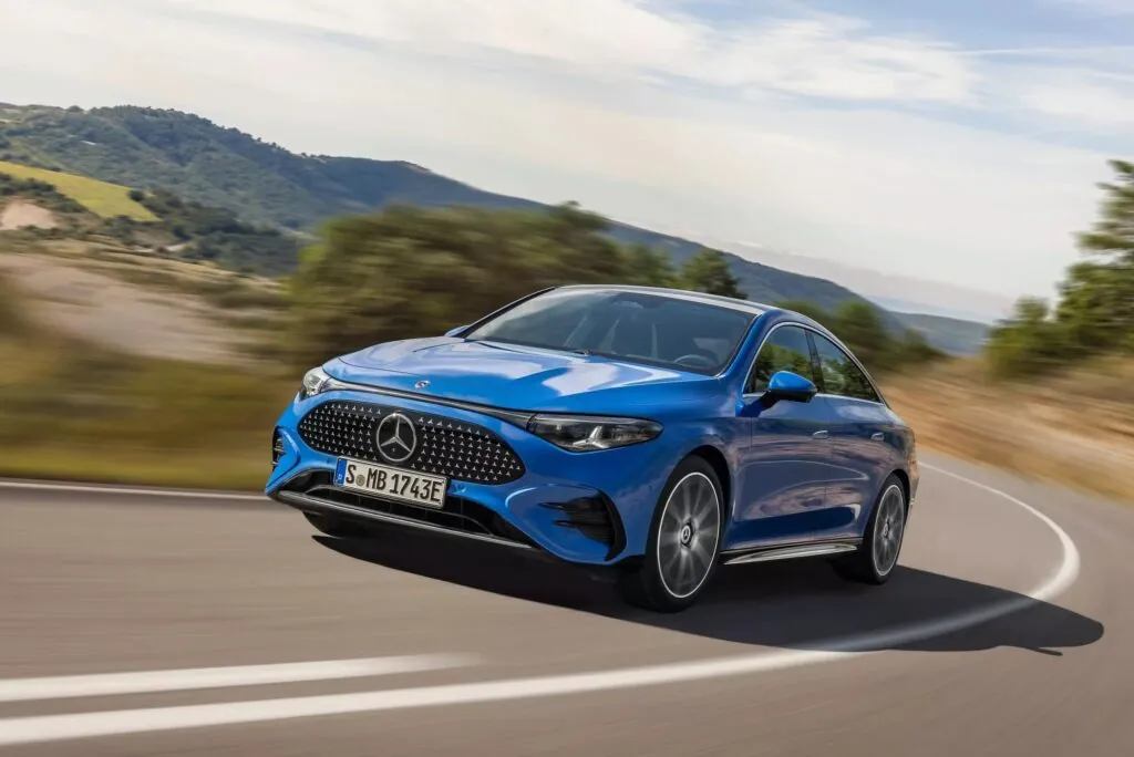 Mercedes вирішив проблему з сумісністю 400V зарядних станцій електричного CLA — photo 3