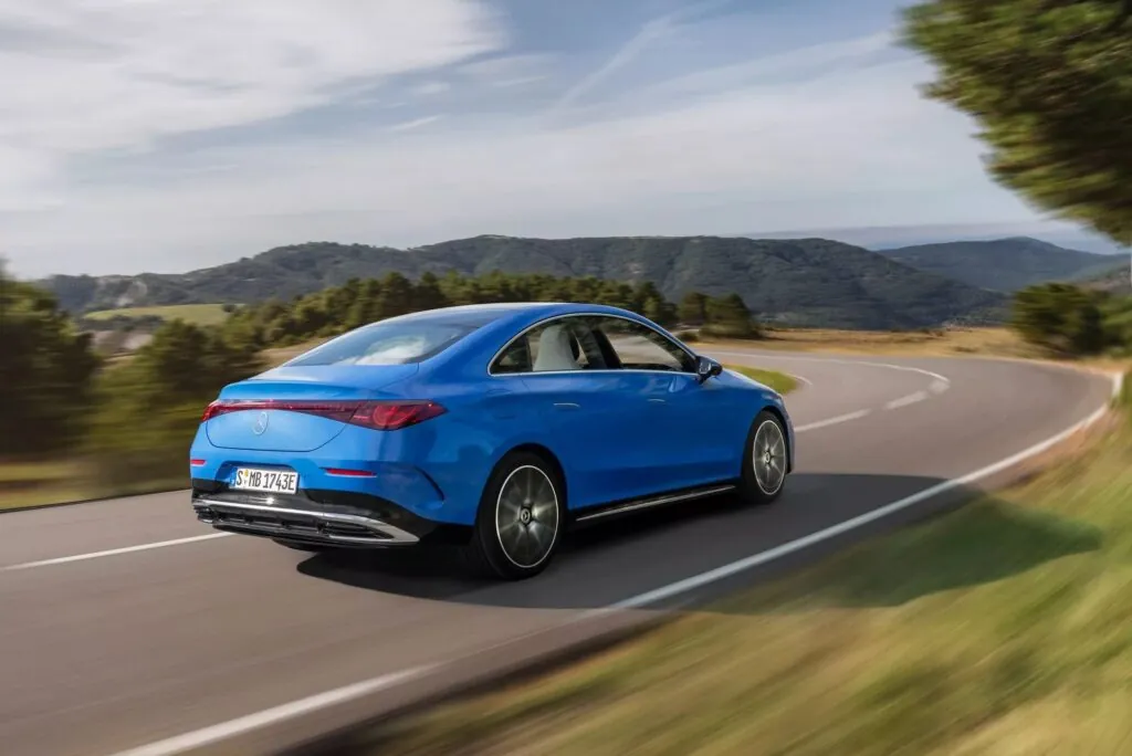 Mercedes вирішив проблему з сумісністю 400V зарядних станцій електричного CLA — photo 4