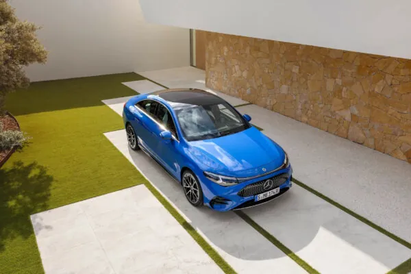 Баг чи фіча? Електромобіль Mercedes CLA заряджається ЛИШЕ від 800-вольтових станцій! — photo 40405