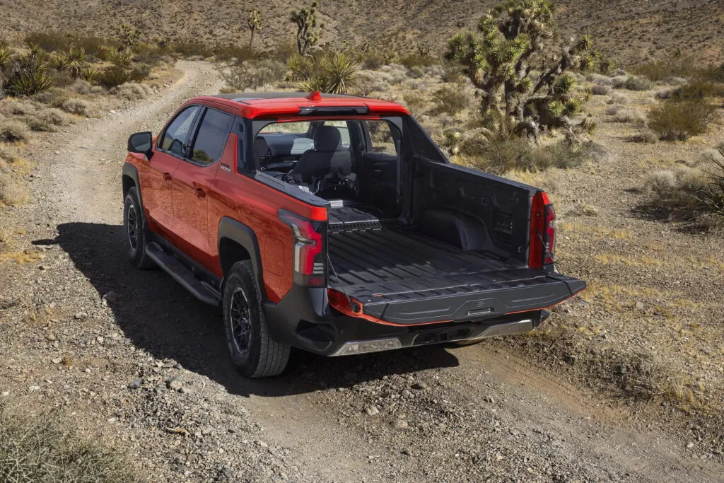 Електричний пікап Chevrolet Silverado отримав серйозний позашляховий апгрейд — photo 3