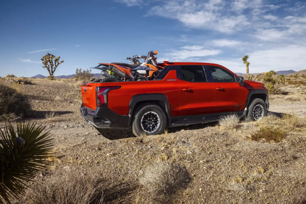 Електричний пікап Chevrolet Silverado отримав серйозний позашляховий апгрейд — photo 2