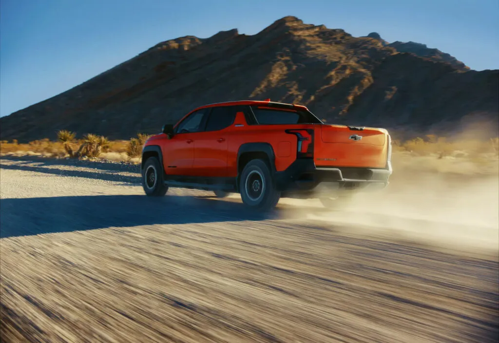 Електричний пікап Chevrolet Silverado отримав серйозний позашляховий апгрейд — photo 4