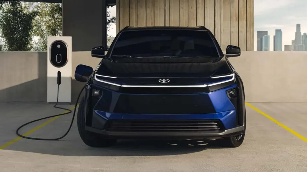 Toyota кардинально оновила свій електрокросовер bZ — photo 4