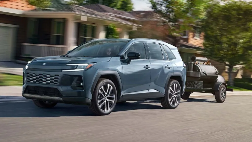 Новий Toyota RAV4 Plug-In Hybrid узяв найкраще зі світу електромобілів — photo 4