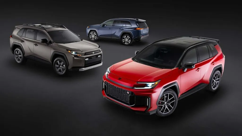 Новий Toyota RAV4 Plug-In Hybrid узяв найкраще зі світу електромобілів — photo 2