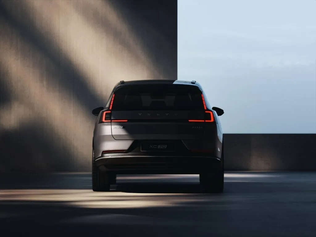 Легендарний Volvo XC70 повертається у новому форматі! — photo 4