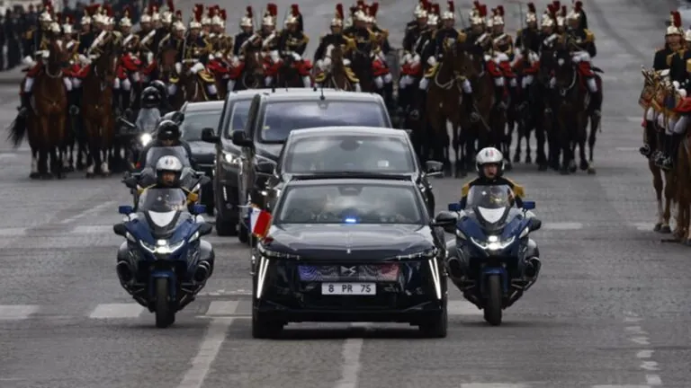 Емманюель Макрон – перший президент, який пересів на електромобіль! — photo 40758