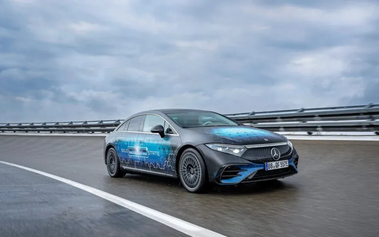 Mercedes-Benz тестує напівтвердотільні батареї для електромобілів — photo 42549