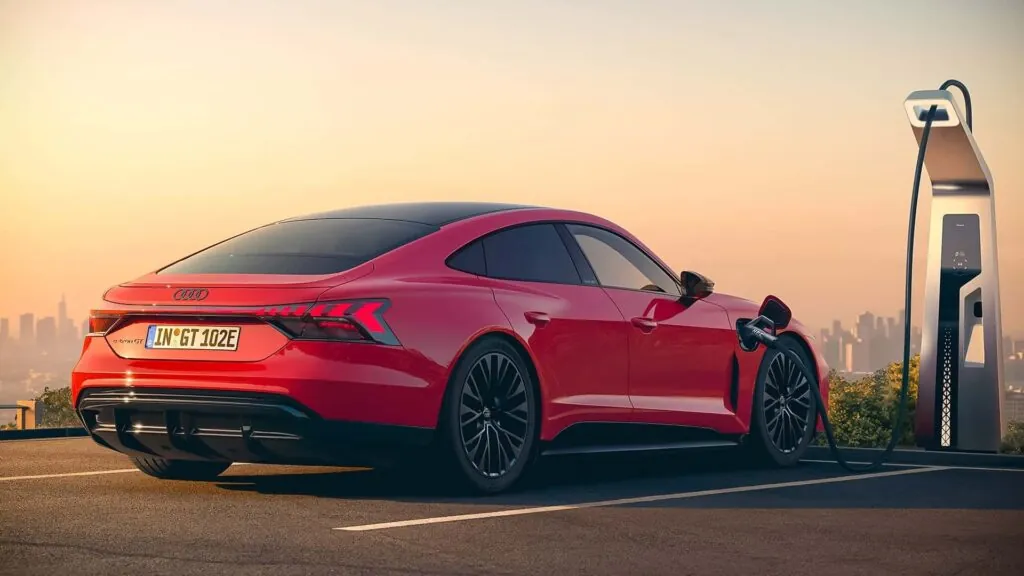 Audi випускає “доступнішу” версію електроседана E-Tron GT — photo 5