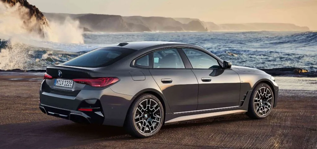 BMW представила оновлення для своїх електричних седанів — photo 2 BMW представила оновлення для своїх електричних седанів — photo 2