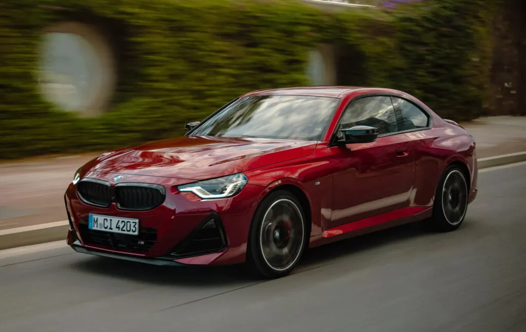 BMW представила оновлення для своїх електричних седанів — photo 4