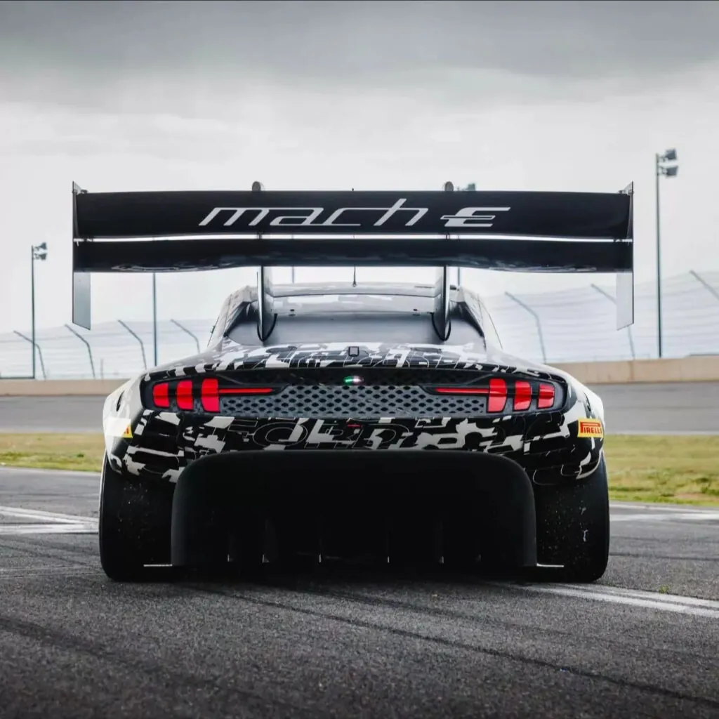 Ford створив унікальний Super Mustang Mach-E Coupe для Pikes Peak потужністю понад 1600 к.с. — photo 3