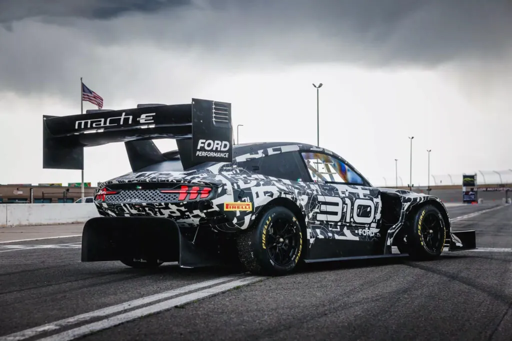 Ford створив унікальний Super Mustang Mach-E Coupe для Pikes Peak потужністю понад 1600 к.с. — photo 4