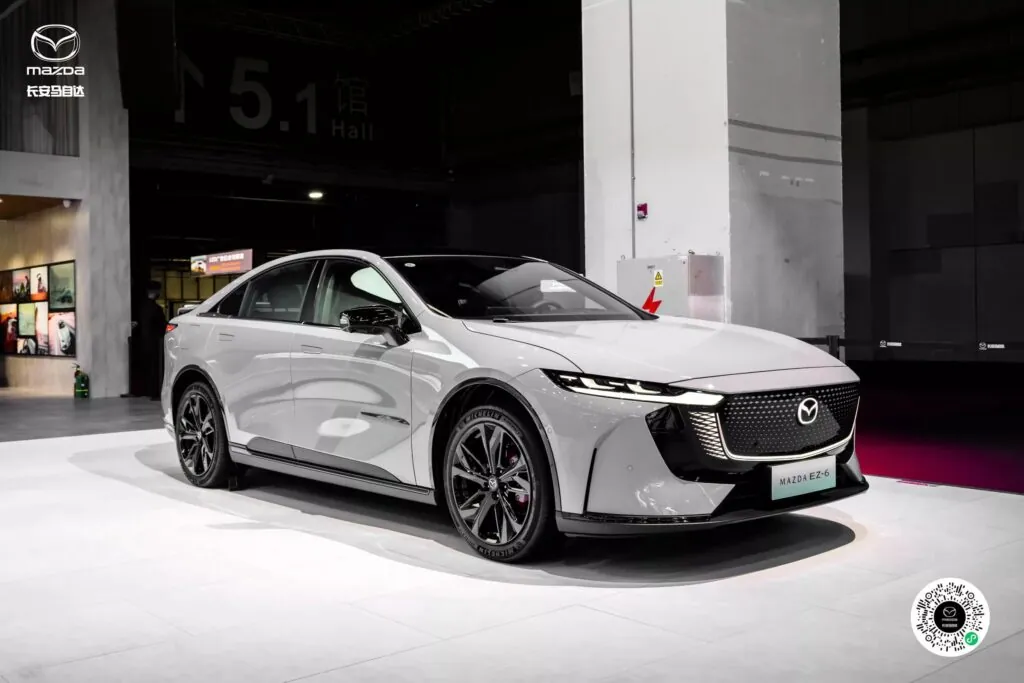Mazda представила версію Sports Edition для свого нового електричного седана EZ-6 — photo 8