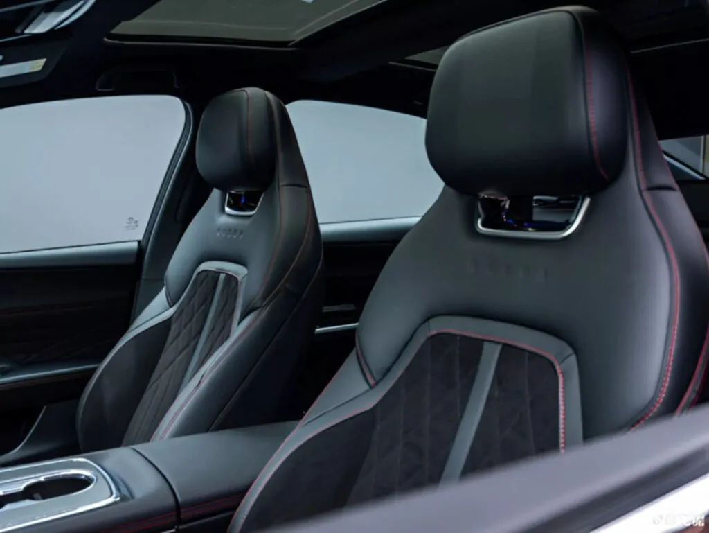 Mazda представила версію Sports Edition для свого нового електричного седана EZ-6 — photo 6