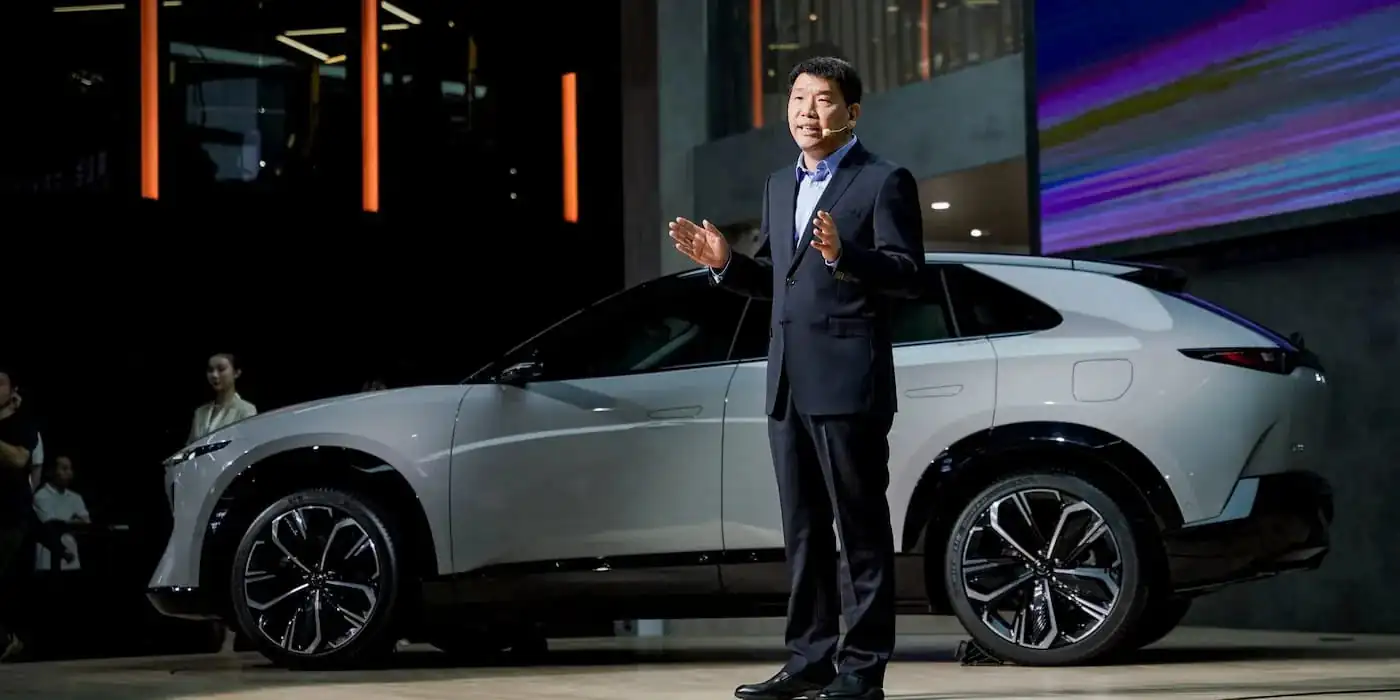 Mazda представила свій новий електричний кросовер EZ-60 — photo 43014