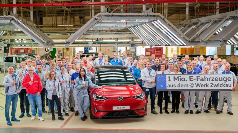 Volkswagen відзначає важливий рубіж – випуск мільйонного електромобіля! — photo 39758