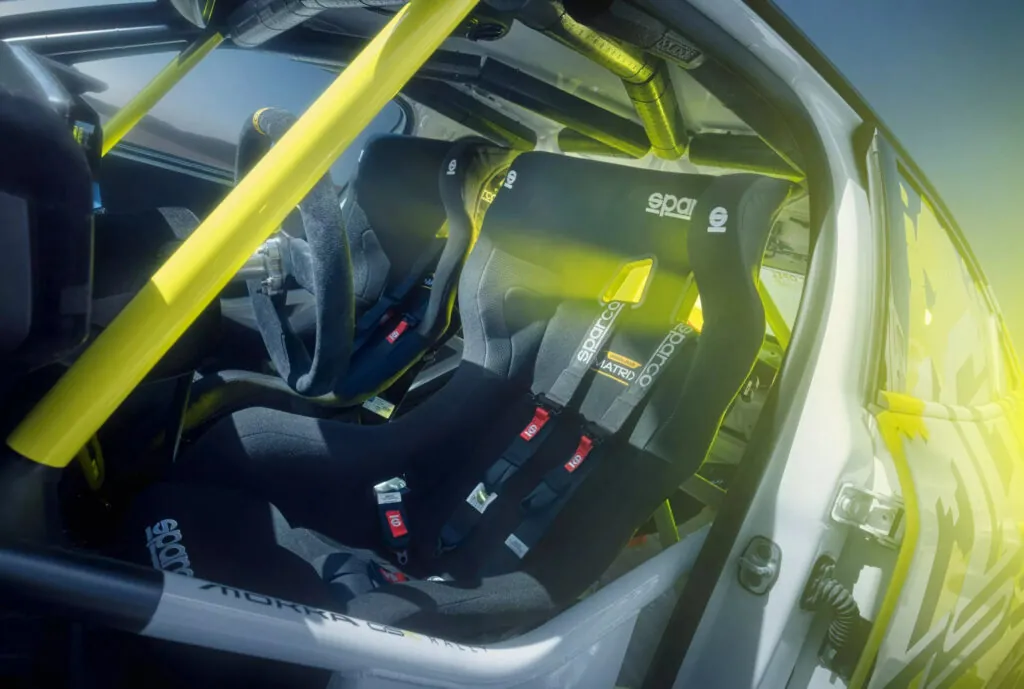 Opel представив електричний ралійний кросовер Mokka GSE Rally — photo 4