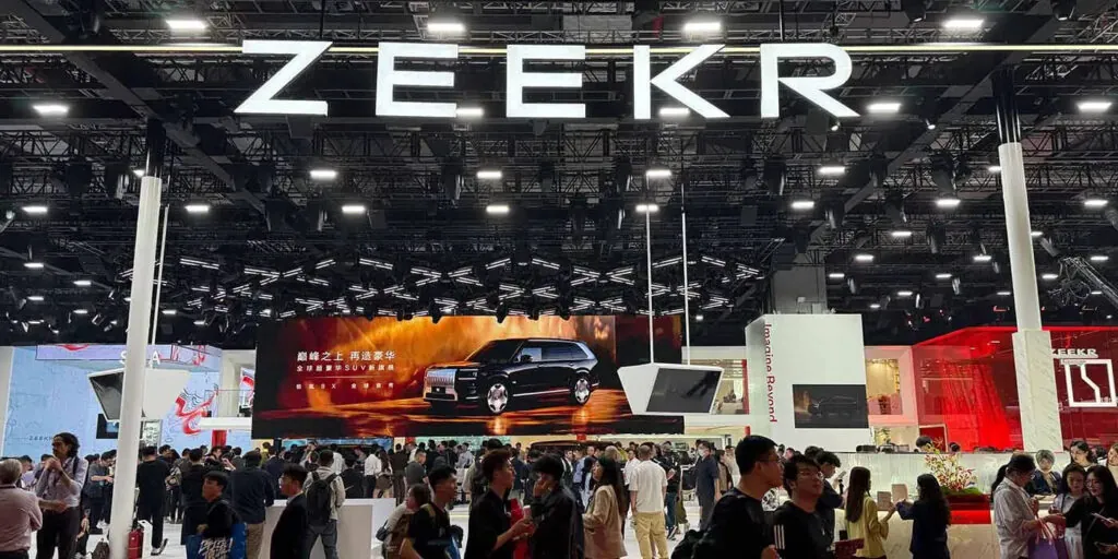 Рік тому Zeekr з вийшов на біржу в Нью-Йорку, а тепер Geely хоче знову зробити його приватною компанією! — photo 40743