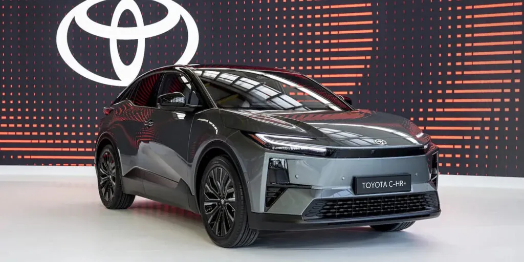 Новий електричний кросовер Toyota C-HR+ офіційно дебютував у Європі — photo 4