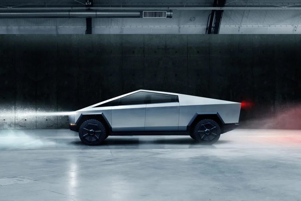 Власники Tesla Cybertruck, які не в захваті від стандартних дзеркал, знайшли “рішення” — photo 7