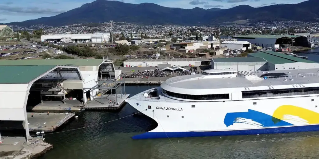 На воду спущено China Zorrilla – найбільший у світі повністю електричний корабель — photo 2