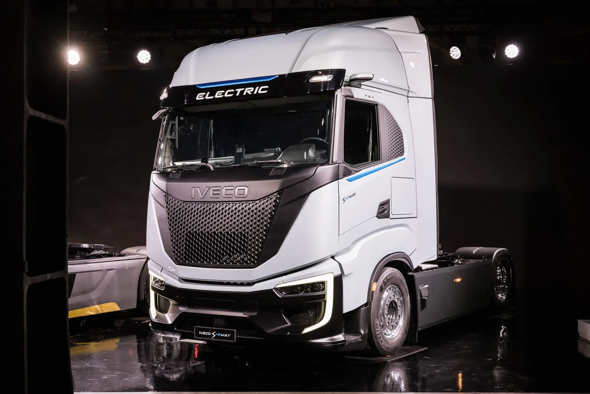 Iveco представила далекобійну електровантажівку S-eWay Artic — photo 46017