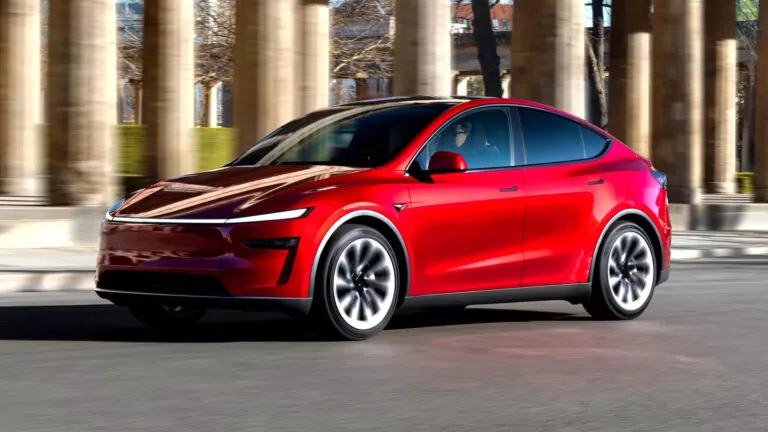 Tesla тимчасово зупиняє виробництво Model Y та Cybertruck на заводі в Техасі — photo 45638