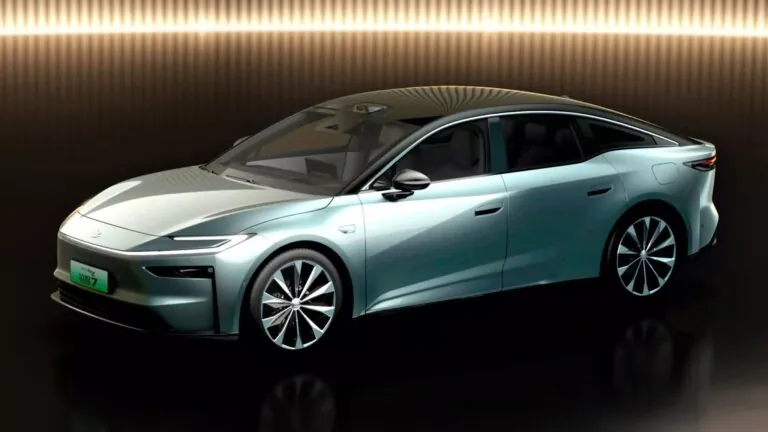 Toyota представила флагманський електричний седан bZ7 — photo 44914