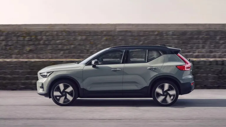 Volvo отзывает более 11 тысяч электромобилей из-за потенциального сбоя в тормозной системе — photo 45977